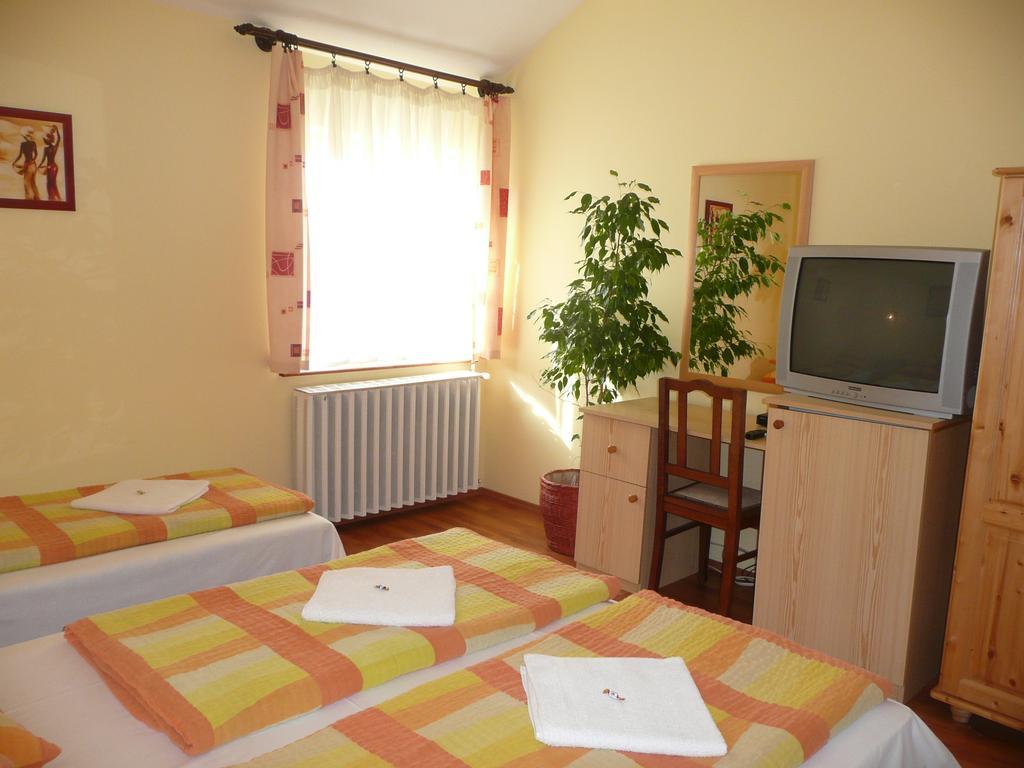Hotel Kincses Vendeghaz Debrecín Pokoj fotografie