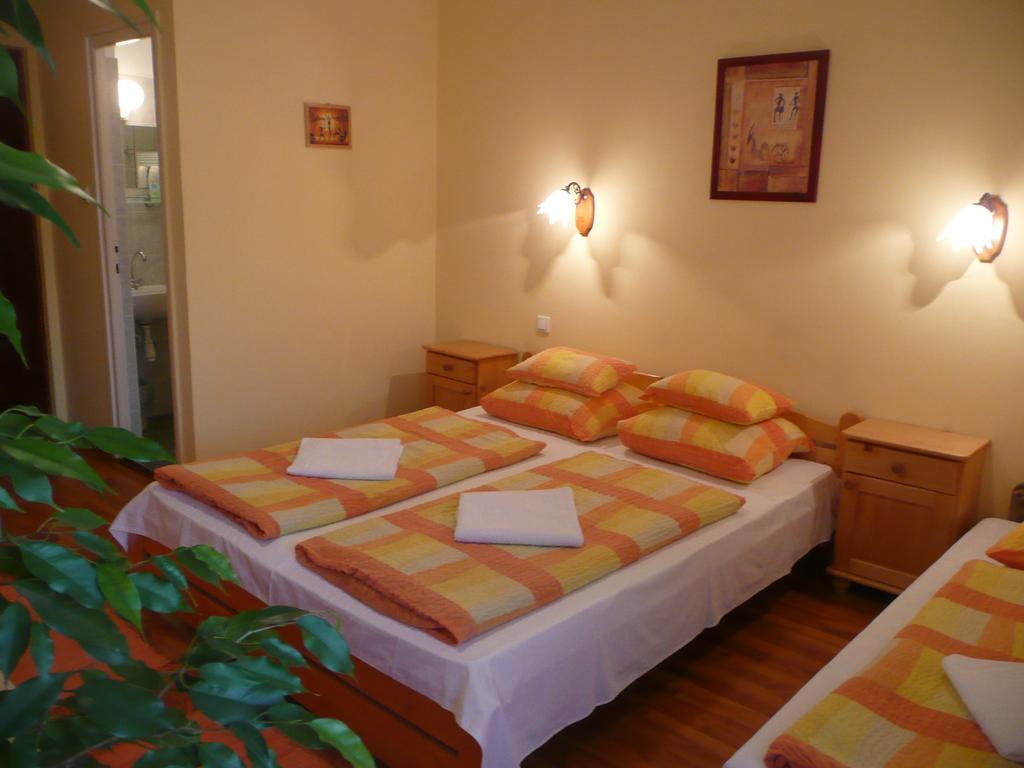 Hotel Kincses Vendeghaz Debrecín Pokoj fotografie