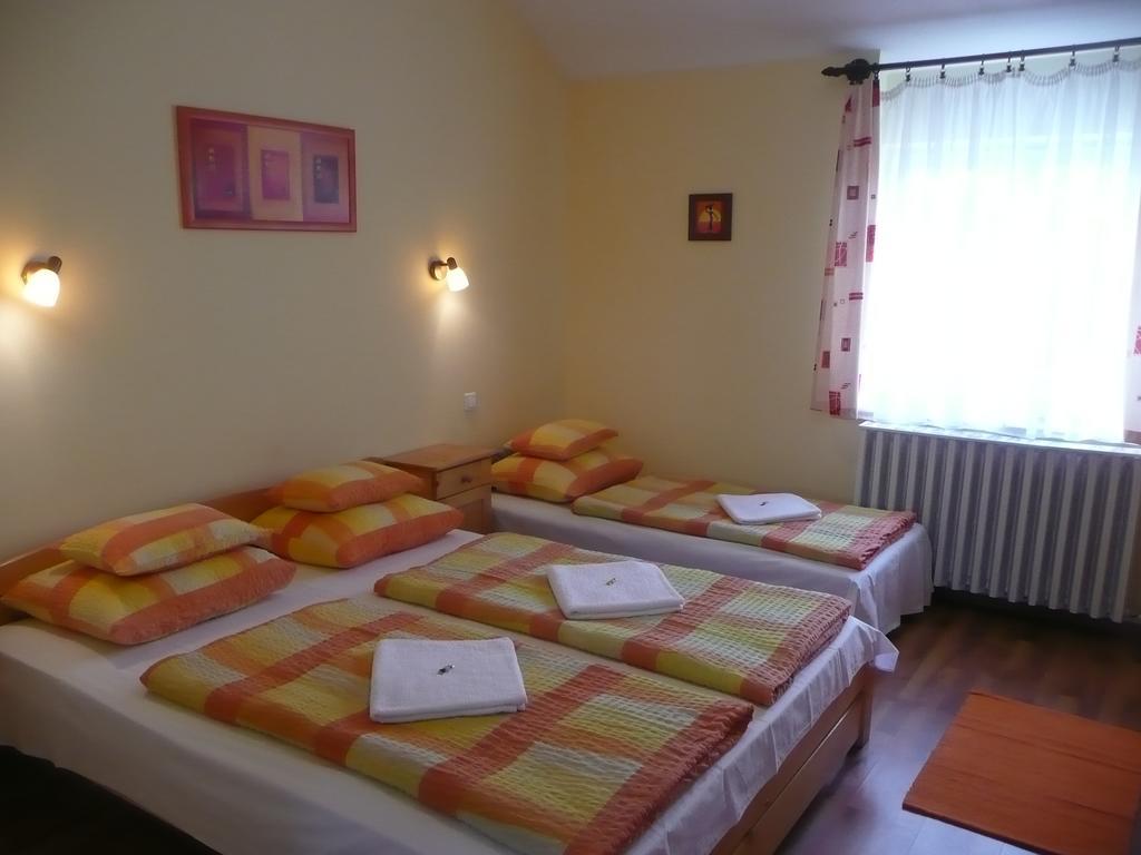 Hotel Kincses Vendeghaz Debrecín Pokoj fotografie