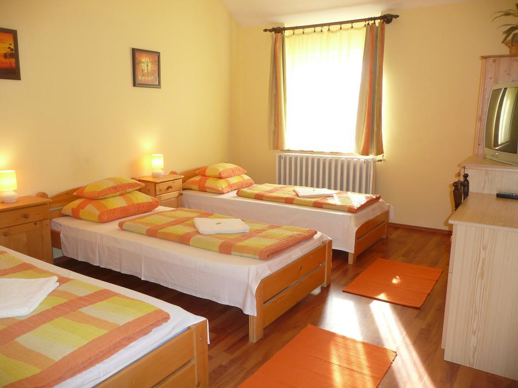 Hotel Kincses Vendeghaz Debrecín Pokoj fotografie