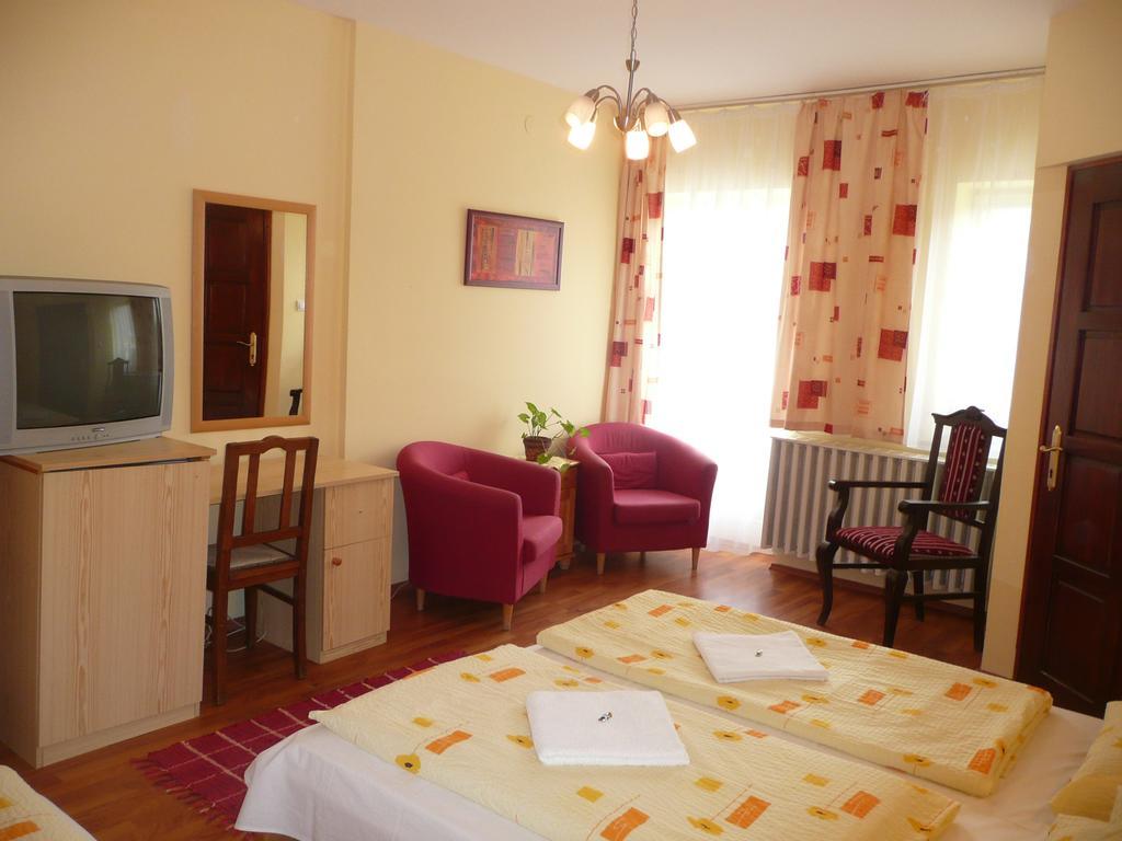Hotel Kincses Vendeghaz Debrecín Pokoj fotografie