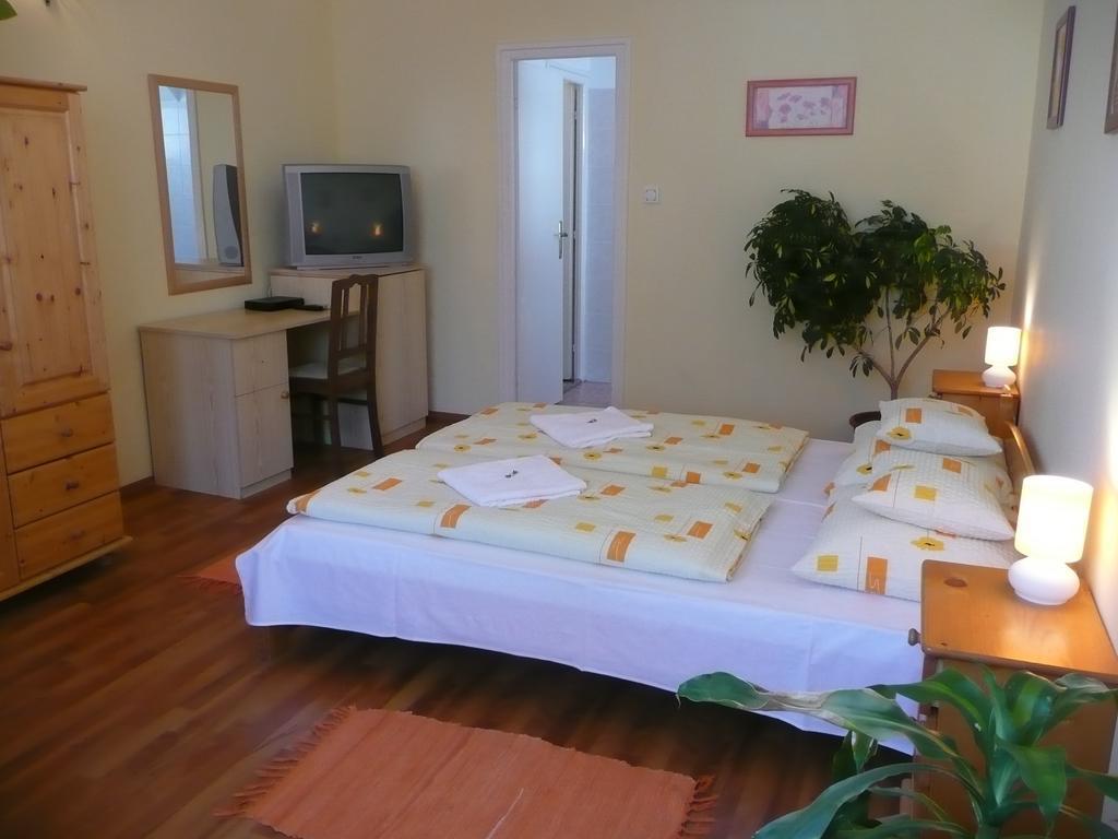 Hotel Kincses Vendeghaz Debrecín Pokoj fotografie